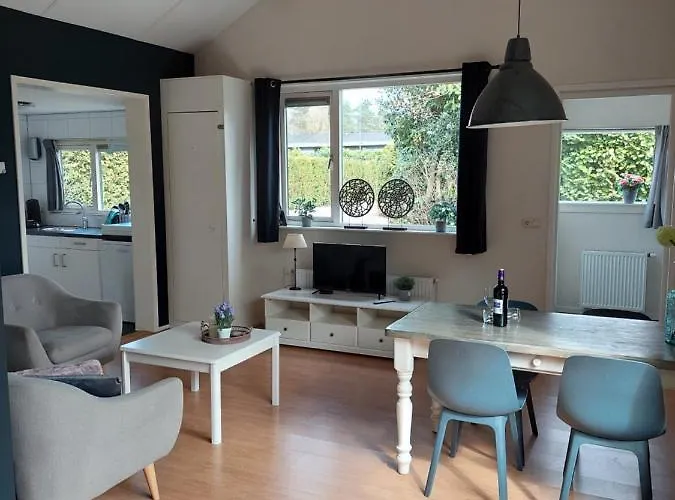 Nr. 18 Met Jacuzzi * Putten